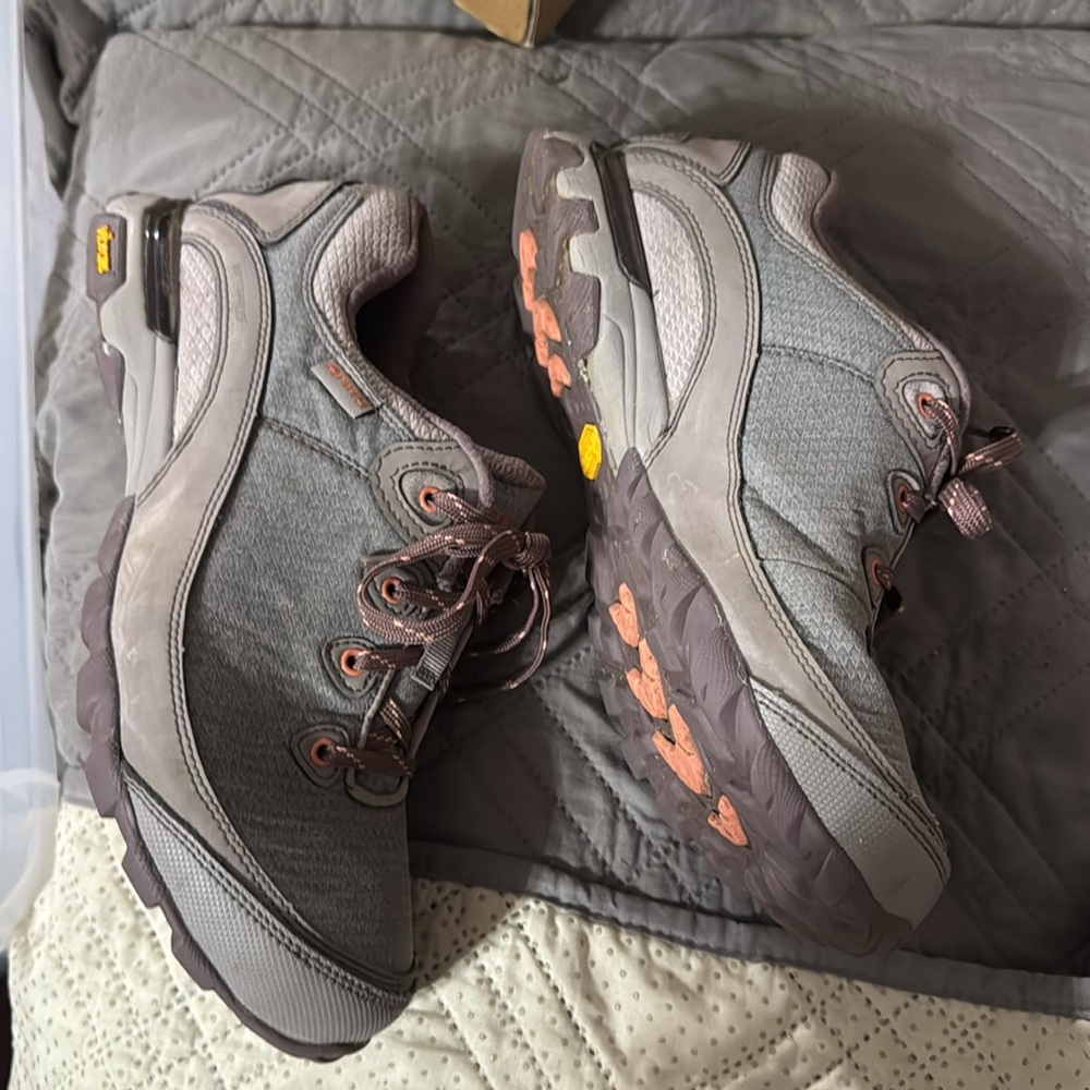 VIBRAM trail
Shoes - Picture 2 of 4